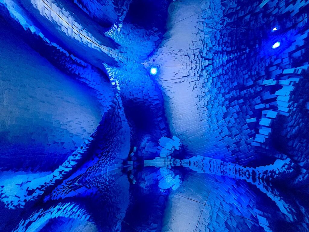 Refik Anadol - Infinity Room: Bosphorus