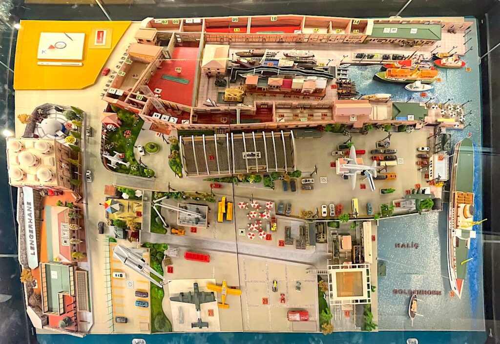 Model of the Rahmi M. Koç Museum