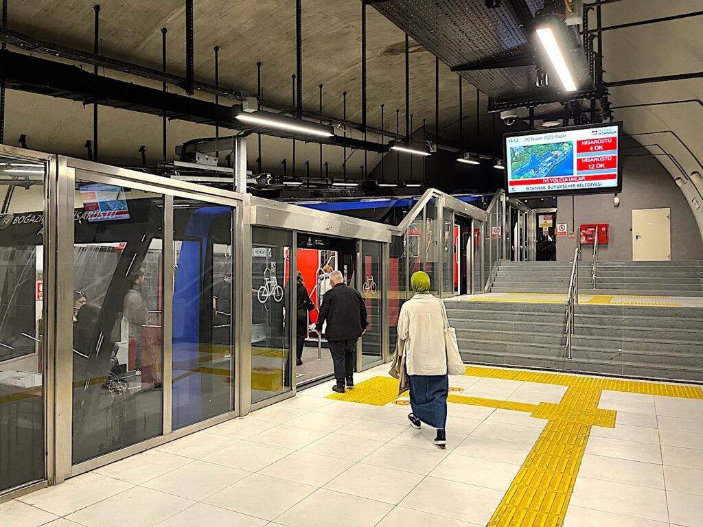 Istanbul Transport: F4 Aşiyan Station