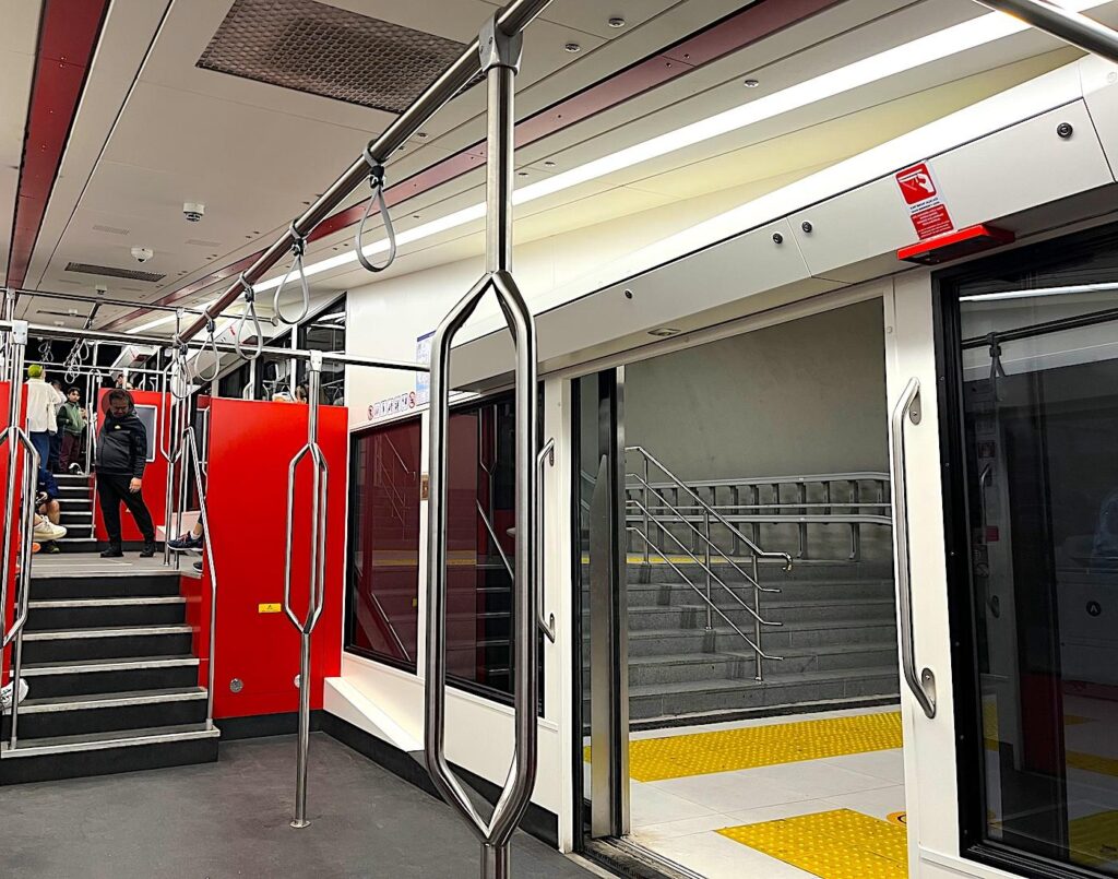 Istanbul Transport: F4 Funicular Interior