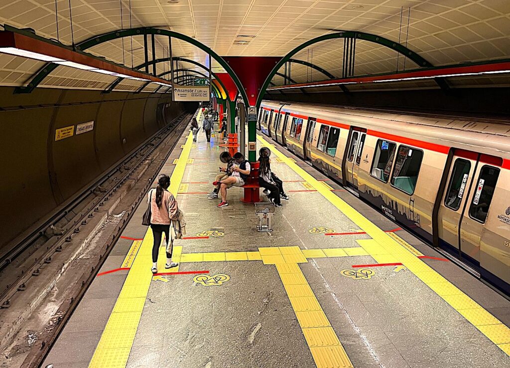 Istanbul Metro - Boğaziçi Üniversitesi - Hisarüstü Station