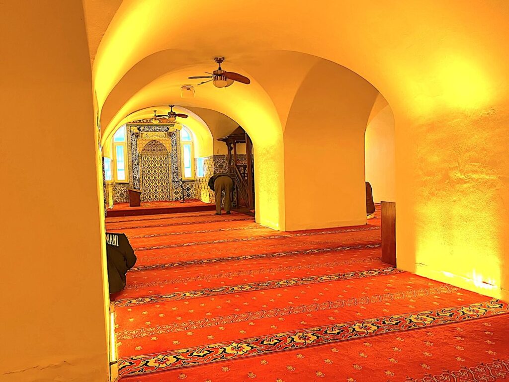 Yeraltı Mosque