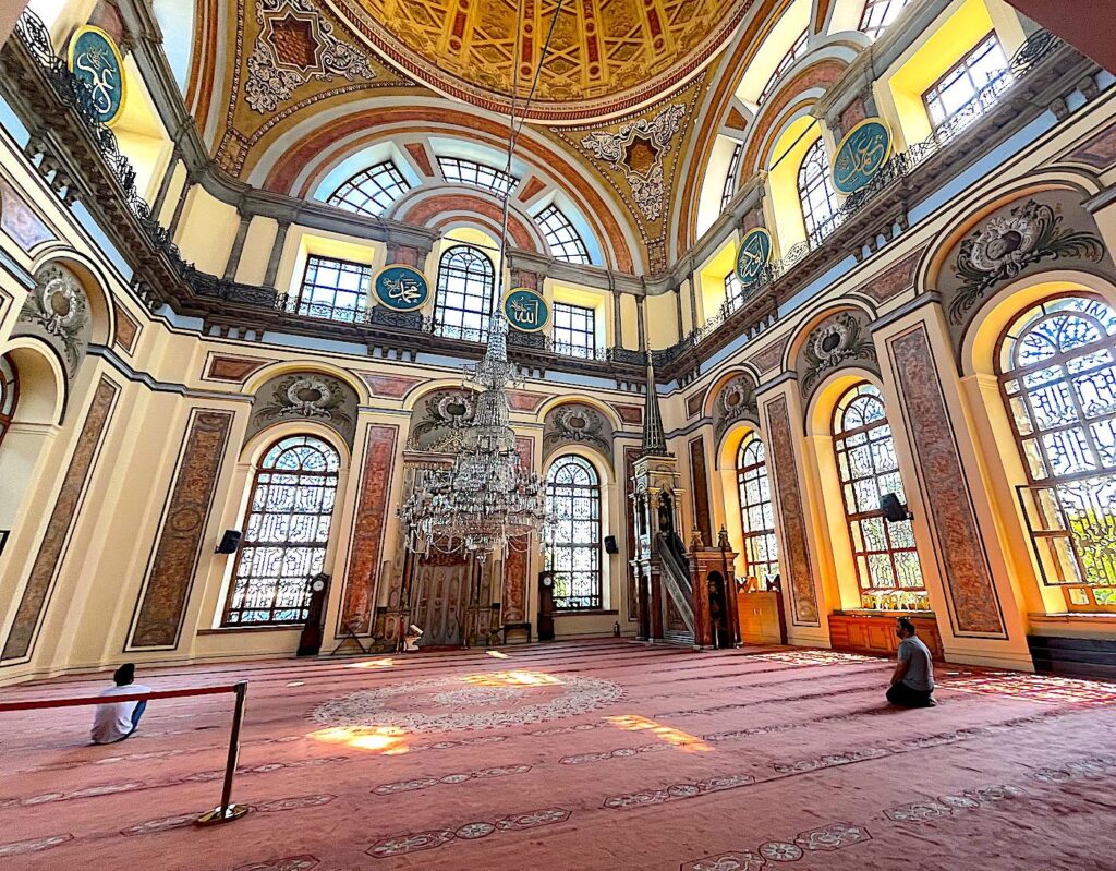 Dolmabahçe Mosque Prayer Hall