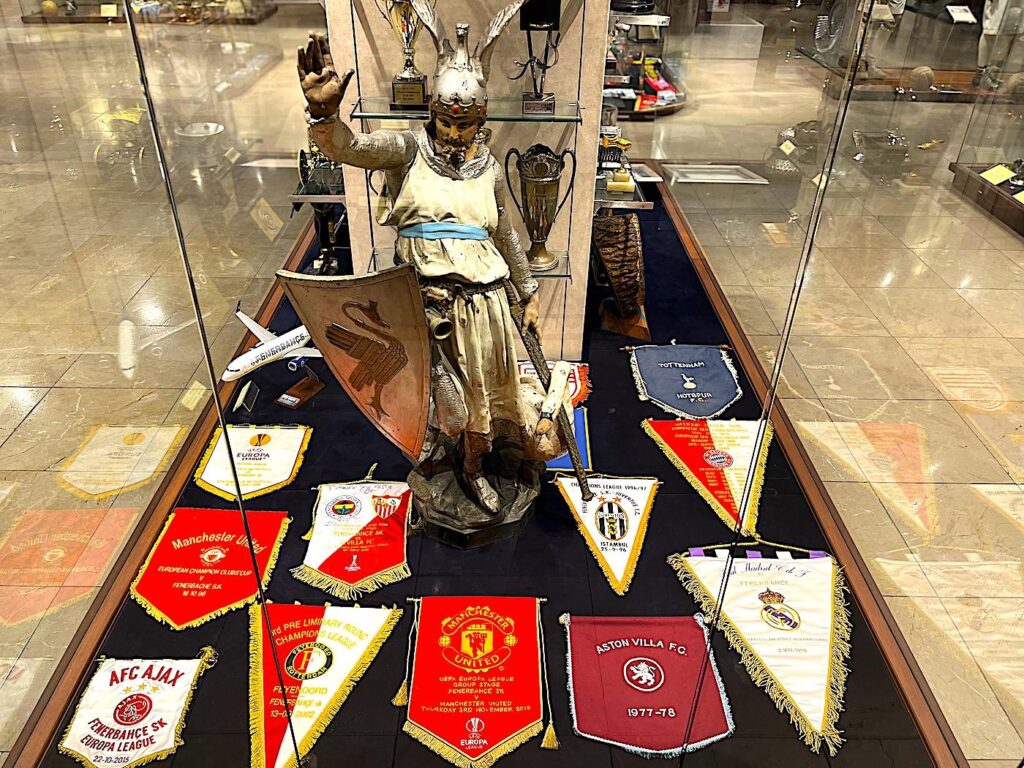 Istanbul Sports Arenas: Fenerbahçe Visitor Pendants