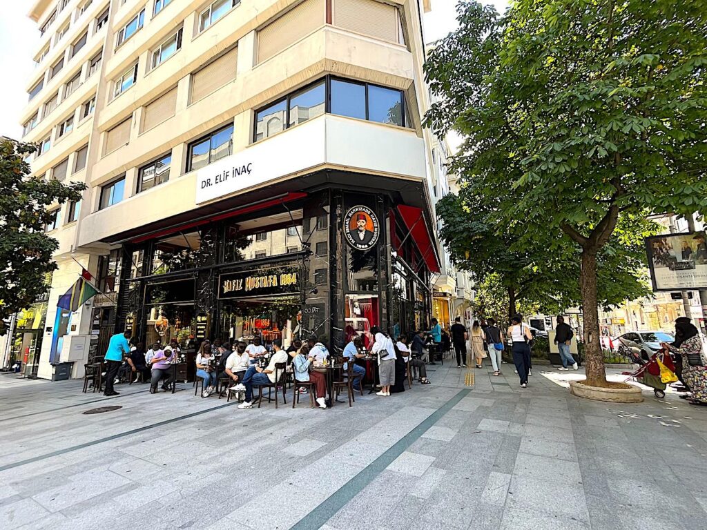 Valikonağı Caddesi Istanbul Shopping Street