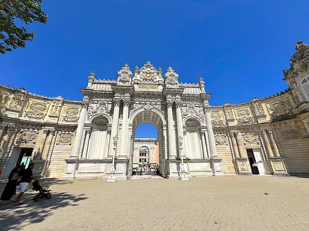 Top 10 Istanbul Historical Sites: Dolmabahçe Palace