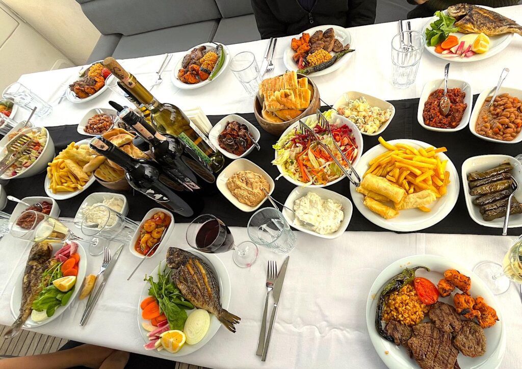 Bosphorus Yacht Tour - Lunch Service