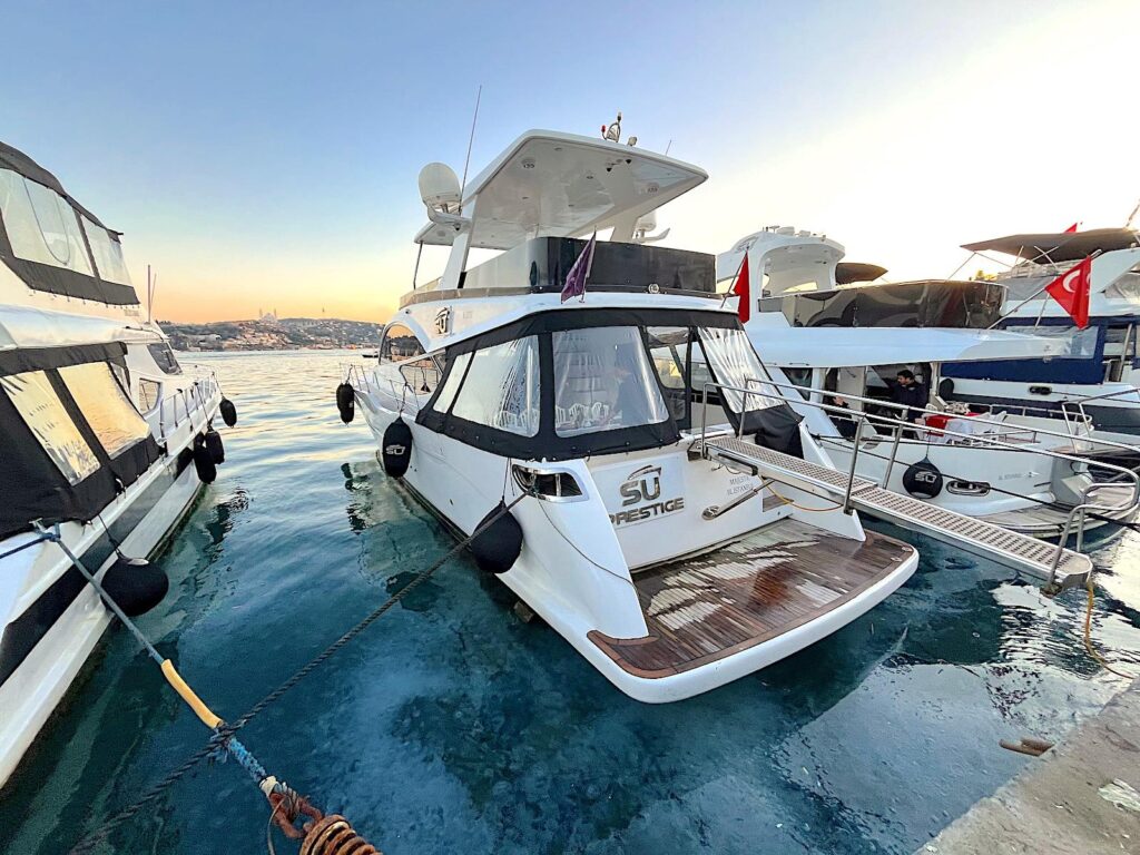 Bosphorus Yacht Tour - Su Yachts