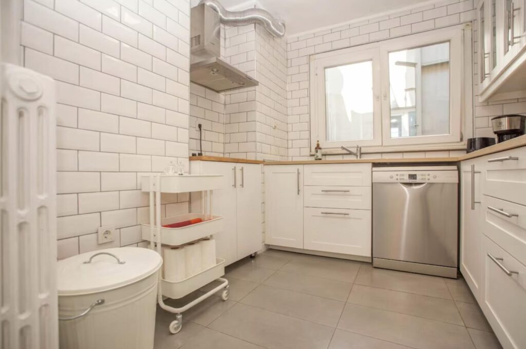 Vacation Rental - Dolmabahçe 4-Bedroom Apartment 