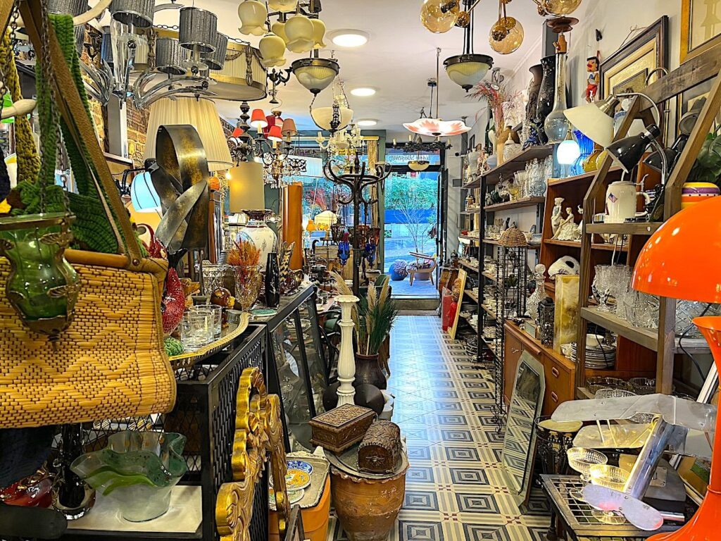 Istanbul's Antique District 